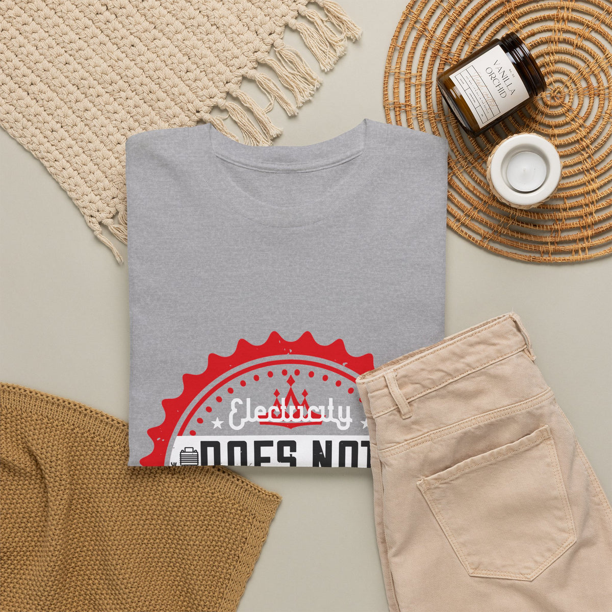 Electricity Does Not Centralize, But Decentralizes T-Shirt – Electrician Humor Tee